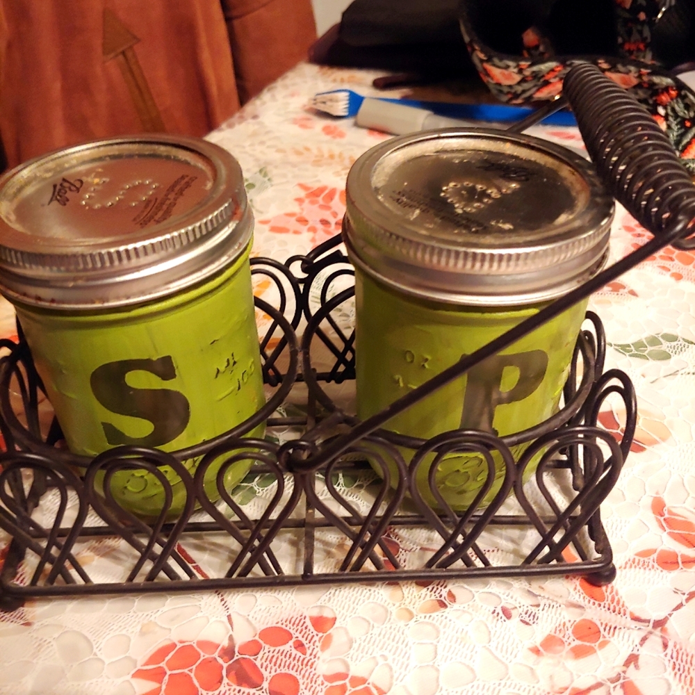 “Ball" Salt & Pepper Shakers w/metal basket